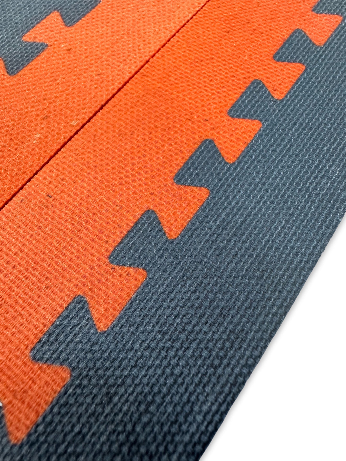 Dove tail Fire + Blue canvas micarta. No Liner/Spacer