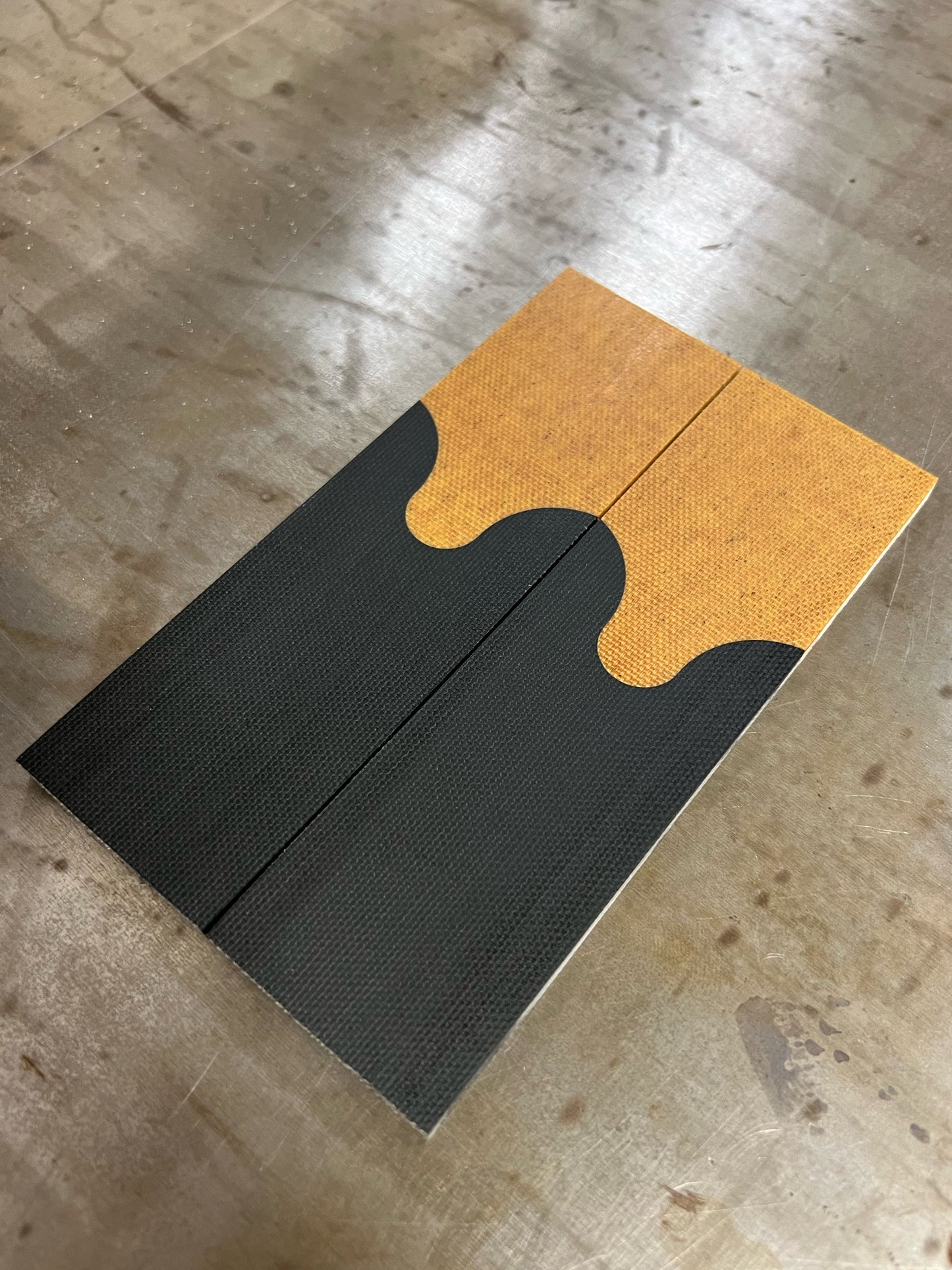 Black + natural canvas micarta. No Liner/Spacer