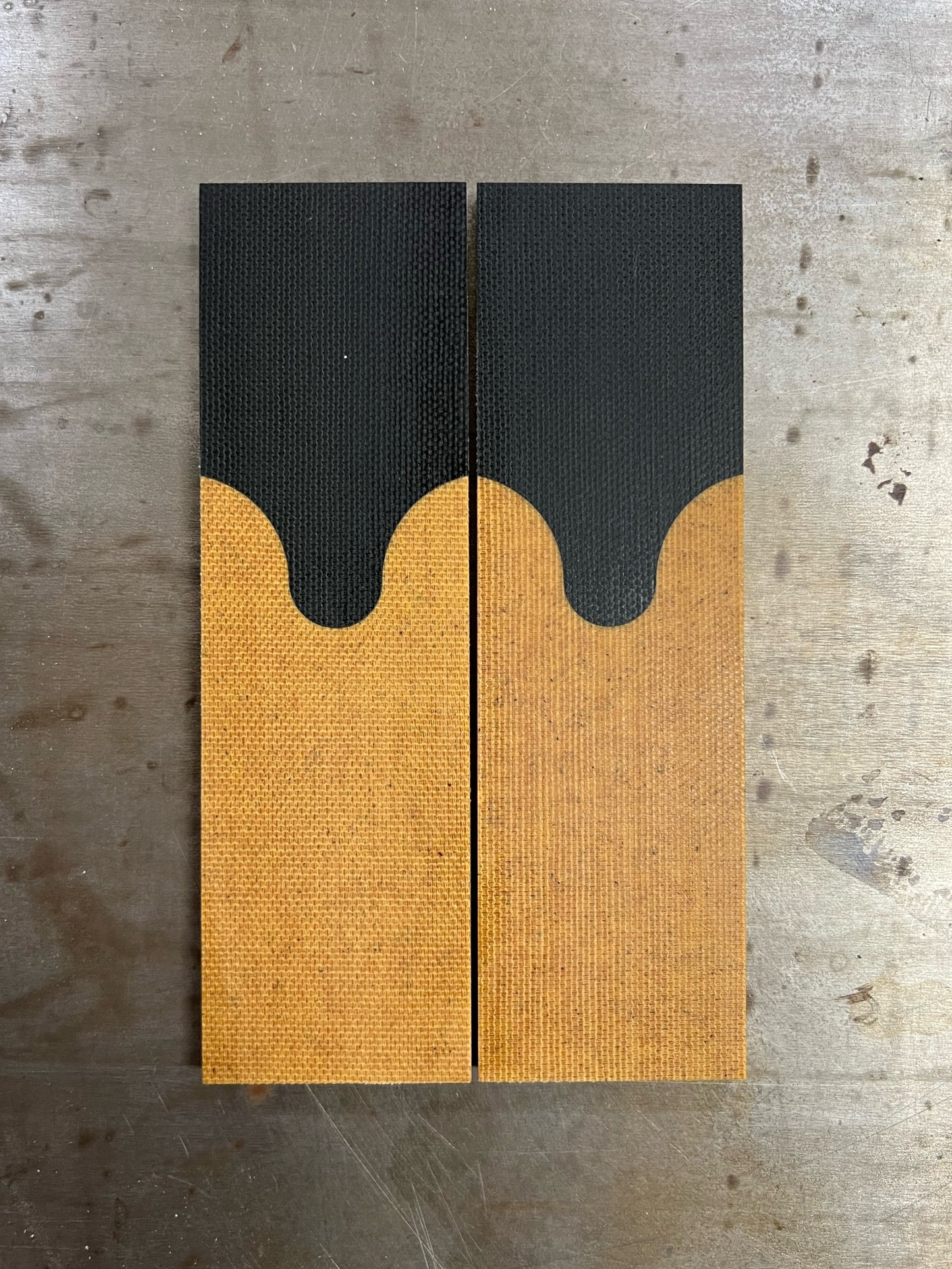 Black + natural canvas micarta. No Liner/Spacer