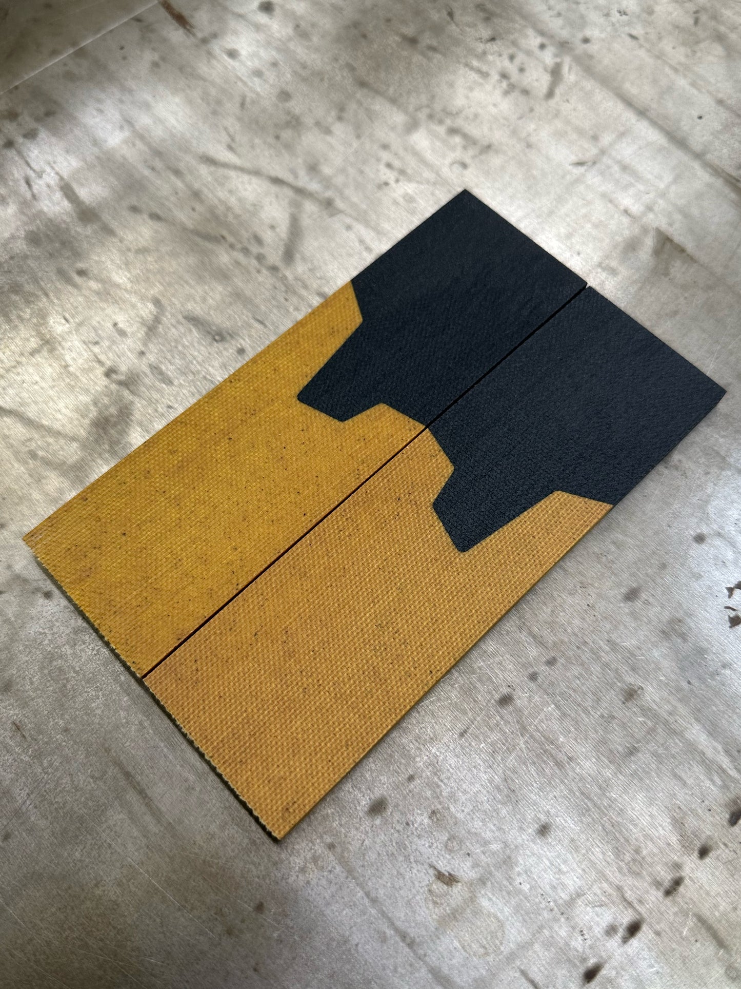 Black + natural canvas micarta. No Liner/Spacer