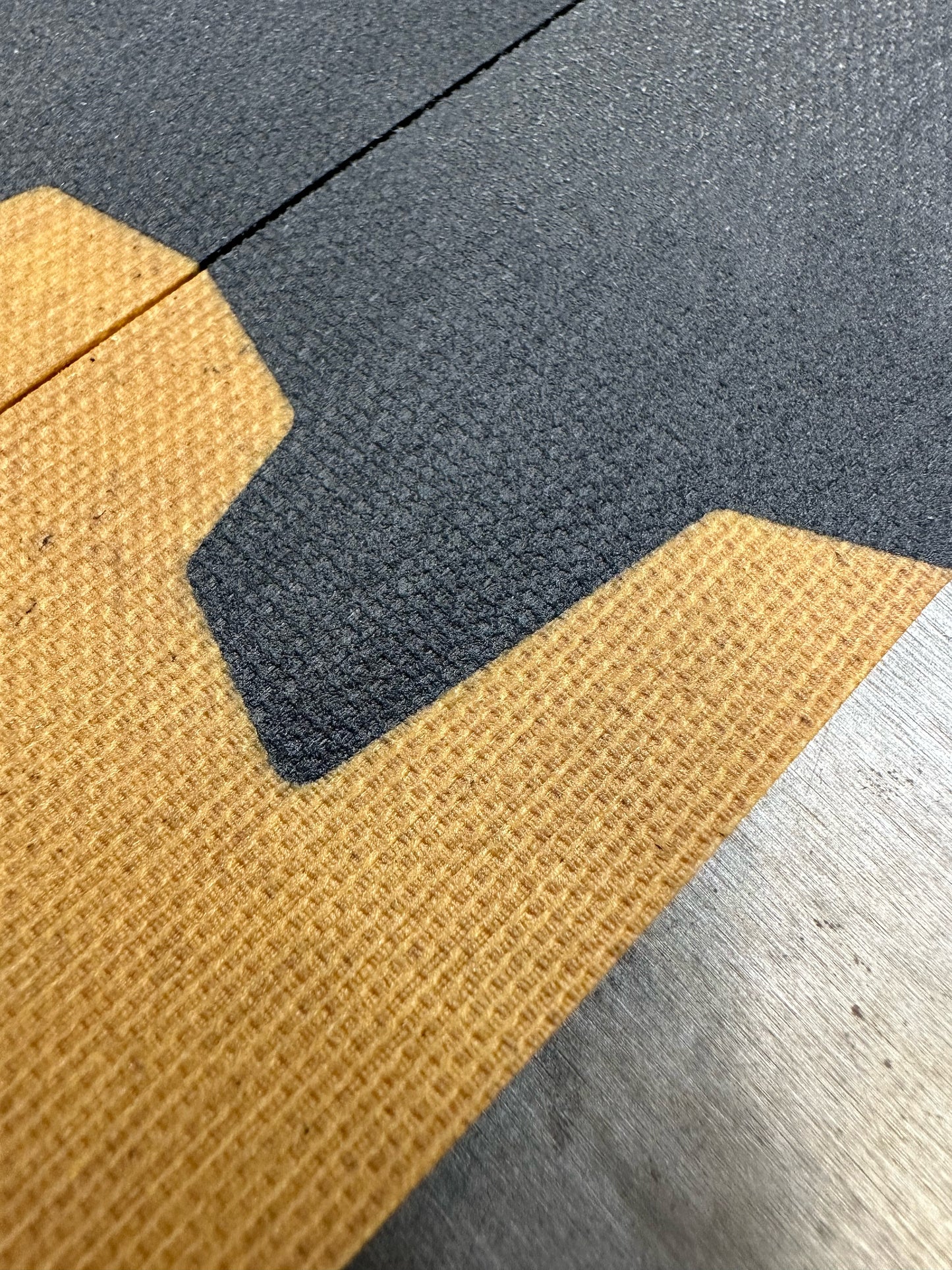 Black + natural canvas micarta. No Liner/Spacer