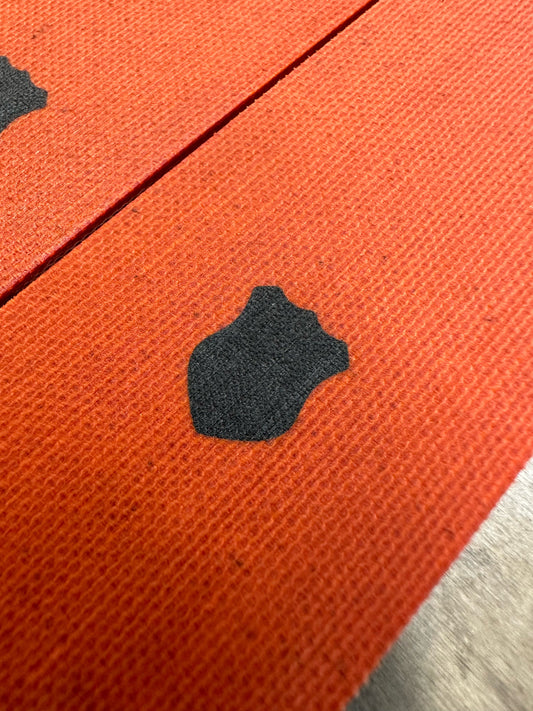 Canvas Fire micarta inlaid with Linen micarta no Liner/Spacer